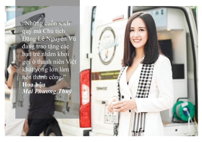 Những câu nói ấn tượng của người đẹp Việt khi tặng sách tại Đồng bằng Sông Cửu Long - Ảnh 6.