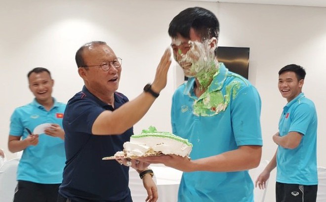 Đón sinh nhật tuổi 24, Bùi Tiến Dũng lĩnh trọn 