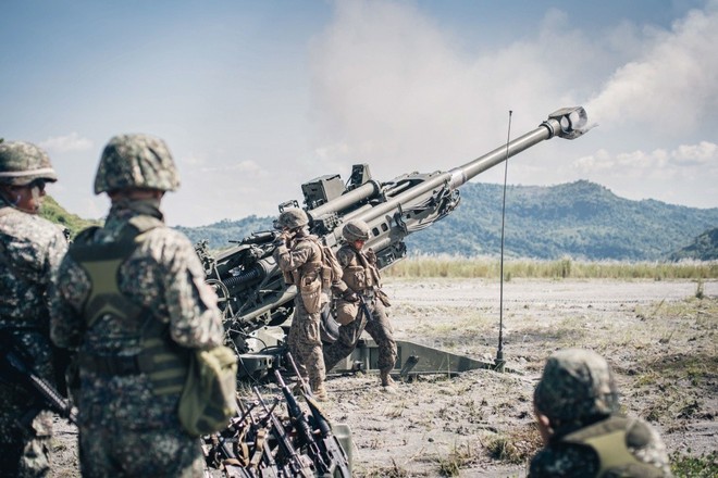 Lựu pháo mạnh nhất thế giới của Quân đội Mỹ khai hỏa dữ dội trên đất Philippines - Ảnh 2.
