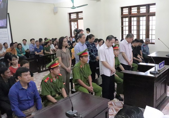 Trước ngày tuyên án vụ điểm thi ở Hà Giang: Ủy ban Kiểm tra T.Ư làm việc với vợ Chủ tịch tỉnh Hà Giang - Ảnh 1.