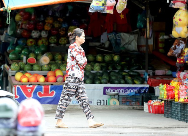 Người Hà Nội run run đón rét đầu mùa - Ảnh 8.