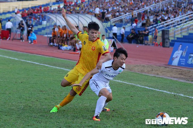 BLV Quang Huy: Nhiều CLB V-League thi đấu thiếu cạnh tranh, không khác gì tập thể dục - Ảnh 4.
