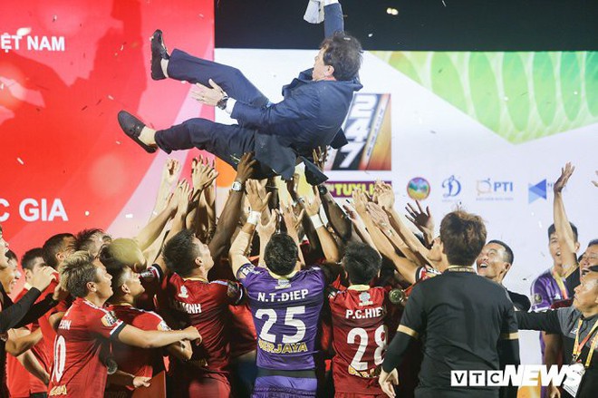 BLV Quang Huy: Nhiều CLB V-League thi đấu thiếu cạnh tranh, không khác gì tập thể dục - Ảnh 3.