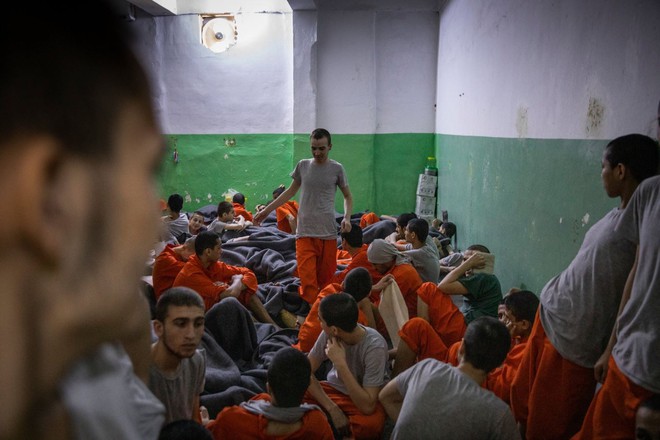 Hé lộ bên trong nhà tù giam khủng bố IS ở Đông Bắc Syria  - Ảnh 4.