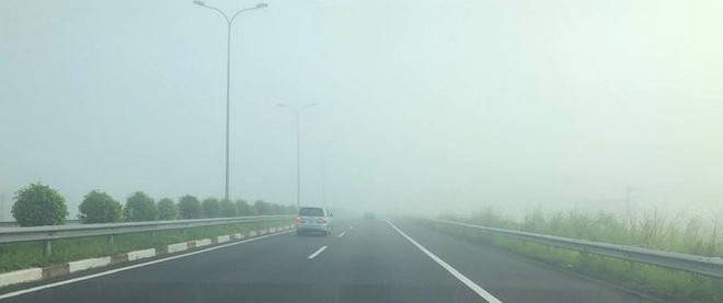 Sương mù dày đặc xuất hiện trên cao tốc TP.HCM - Long Thành - Dầu Giây - Ảnh 4.
