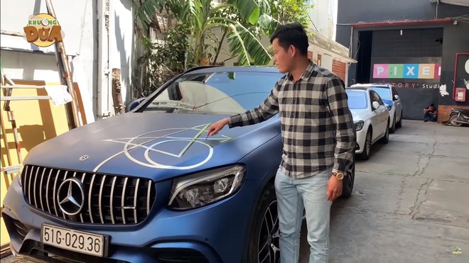 Phó GĐ Điền Quân phải đi xe máy cũ, thủng yên, trái ngược một trời một vực với Trấn Thành, Ngô Kiến Huy - Ảnh 4. Phó GĐ Điền Quân phải đi xe máy cũ, thủng yên, trái ngược một trời một vực với Trấn Thành, Ngô Kiến Huy - Ảnh 4.