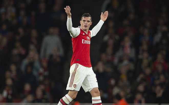 Xhaka lại sắm vai “tội đồ”, Arsenal ném đi chiến thắng trong nỗi thất vọng tràn trề