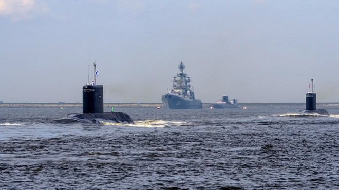 10 tàu ngầm tối tân Nga áp sát bờ biển Mỹ, 6 TSB Mỹ nằm yên ở cảng: Chưa từng có tiền lệ! - Ảnh 1.