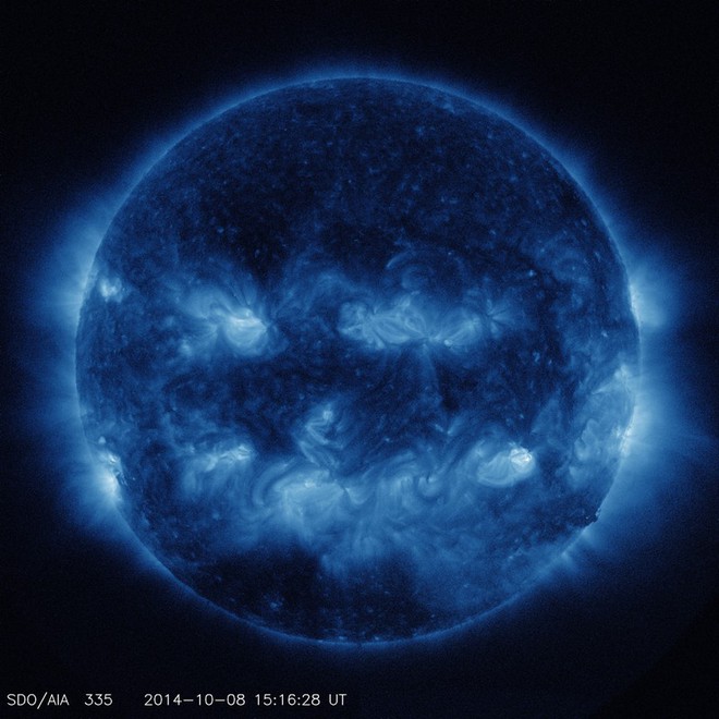 NASA đăng ảnh Mặt trời bí ngô ma quái” chào Halloween - Ảnh 1.