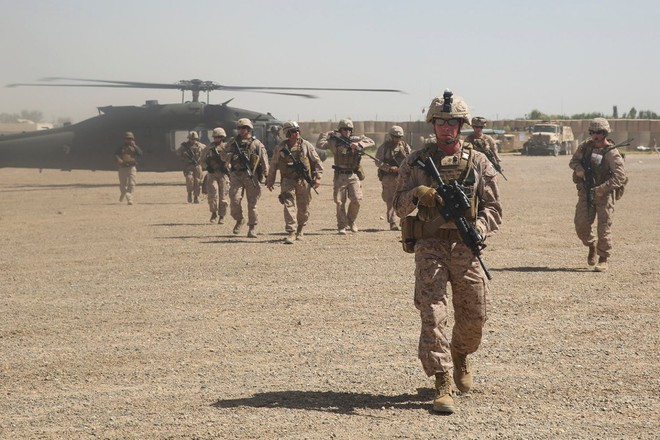 Trực thăng Diều hâu đen chở đặc nhiệm Mỹ tiêu diệt trùm khủng bố IS - Ảnh 7.