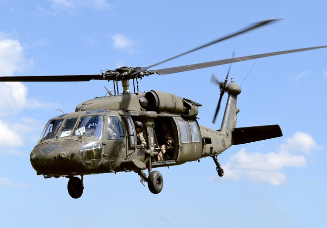 Trực thăng Diều hâu đen chở đặc nhiệm Mỹ tiêu diệt trùm khủng bố IS - Ảnh 10.