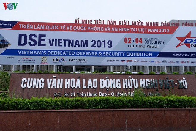 Vũ khí hiện đại nước ngoài tại Triển lãm Quốc phòng-An ninh ở Hà Nội - Ảnh 1.