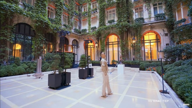 Vũ Khắc Tiệp dẫn Ngọc Trinh ở khách sạn Paris giá 110 triệu, ăn tối vài ngàn đô - Ảnh 8.