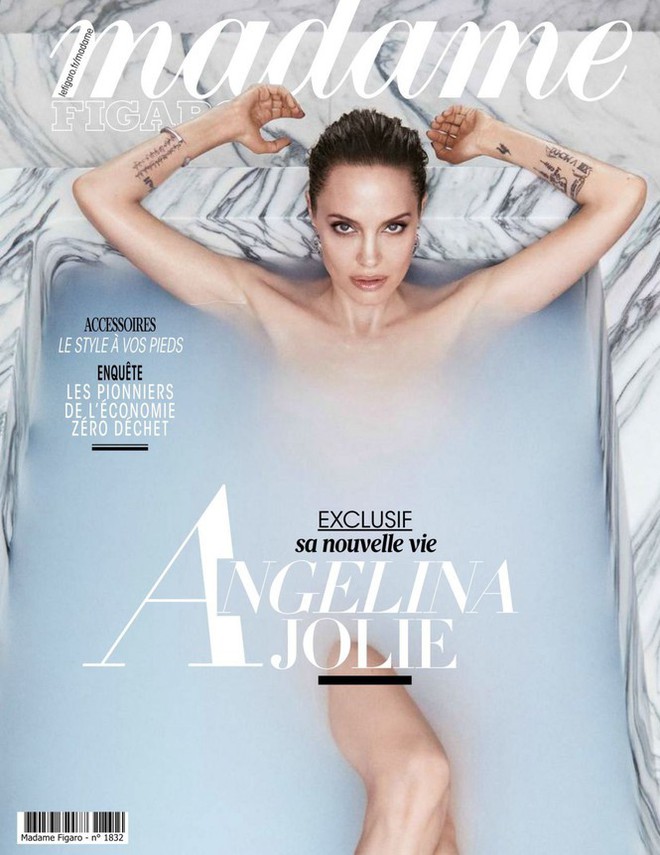 Angelina Jolie quyến rũ đầy mê hoặc khi thả dáng trong bồn tắm - Ảnh 1.