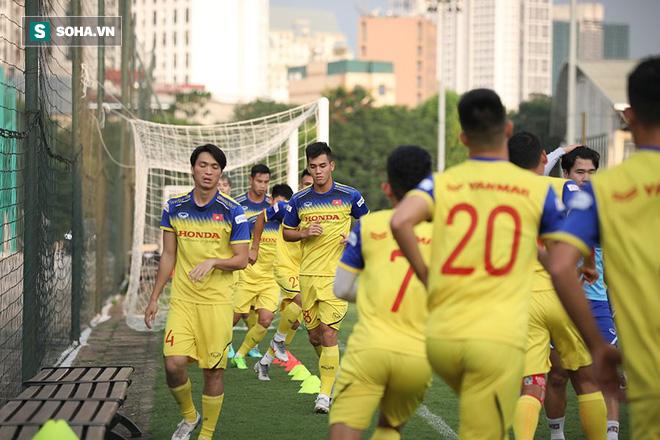 Văn Lâm nhanh chóng hòa nhập, Bùi Tiến Dũng tươi như hoa khi trở lại U22 Việt Nam - Ảnh 9.