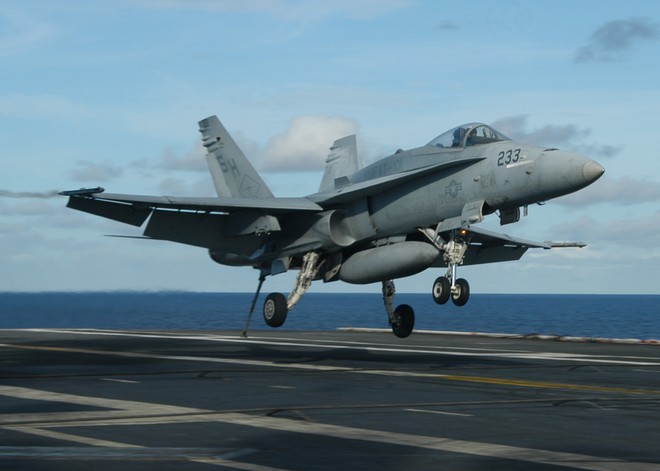 Mỹ chính thức loại biên F/A-18C Hornet trong khi nhiều nước còn mơ ước - Ảnh 13.