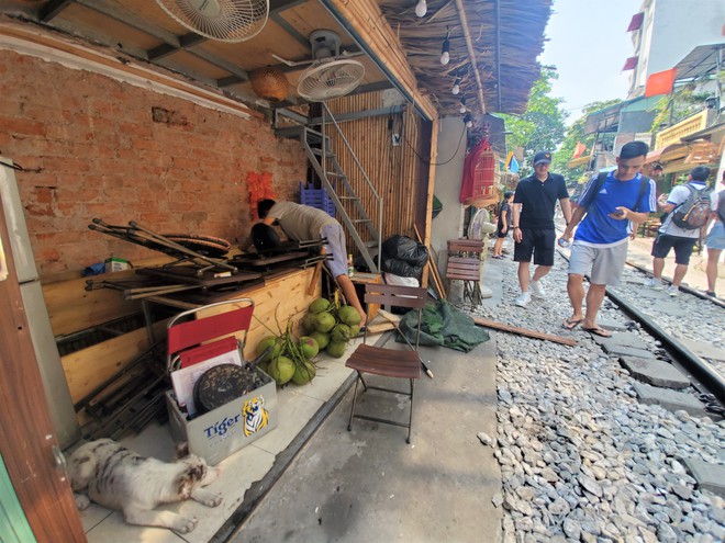 Hàng quán phố đường tàu Hà Nội đóng cửa, tiểu thương lo mất trắng trước tin dẹp tiệm - Ảnh 7.
