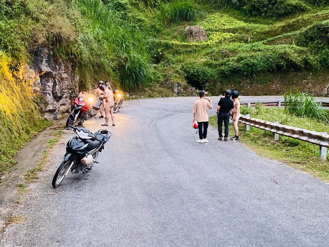 Phản cảm: Hiếu Orion cùng 3 người khoả thân, chạy xe máy tới khách sạn trên đèo Mã Pì Lèng - Ảnh 2.