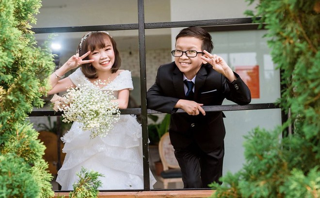 Cô gái 1,2m chụp ảnh cưới với thầy giáo tí hon từng trúng tiếng sét ái tình qua tivi