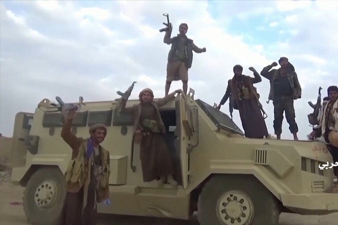 Phiến quân Houthi công bố video phục kích, phá tan thiết giáp của Saudi Arabia - Ảnh 2.