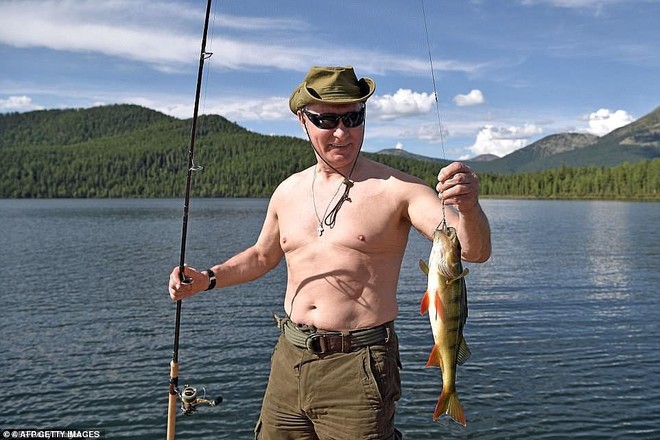 Chiêm ngưỡng loạt ảnh cực kỳ ấn tượng của Nhà lãnh đạo quyền lực Putin - Ảnh 12.