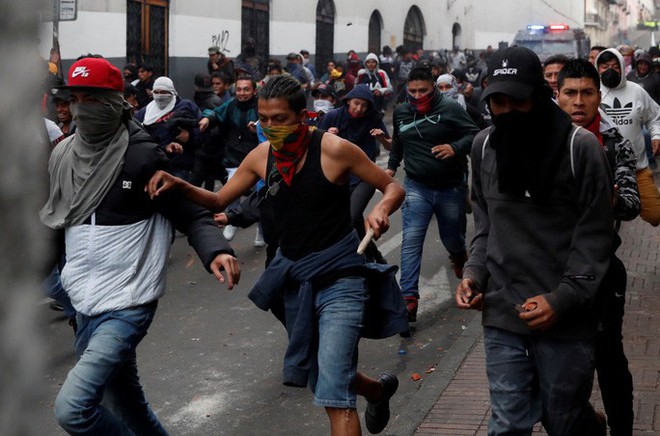 Ecuador: Biểu tình bạo lực đến mức tổng thống phải rời thủ đô - Ảnh 2.