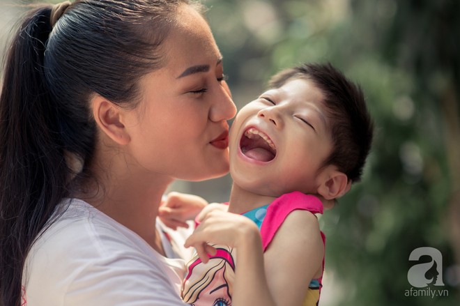 Minh Cúc Về nhà đi con kể về bạn trai từng nghĩ chỉ yêu chơi: Anh ấy muốn làm bố, nhưng tôi không thể sinh con - Ảnh 4.