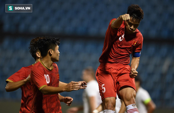 Hạ gục đội bóng châu Âu bằng chiêu độc, U21 Việt Nam giành vé vào chung kết - Ảnh 1.