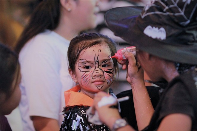 Giới trẻ Sài Gòn hóa ma quỷ dạo phố dịp lễ hội Halloween - Ảnh 5.