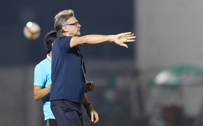 HLV Philippe Troussier lý giải về màn 