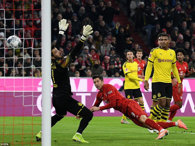 Bayern Munich 4-0 Dortmund: Robert Lewandowski “hủy diệt” đội bóng cũ - Ảnh 1.