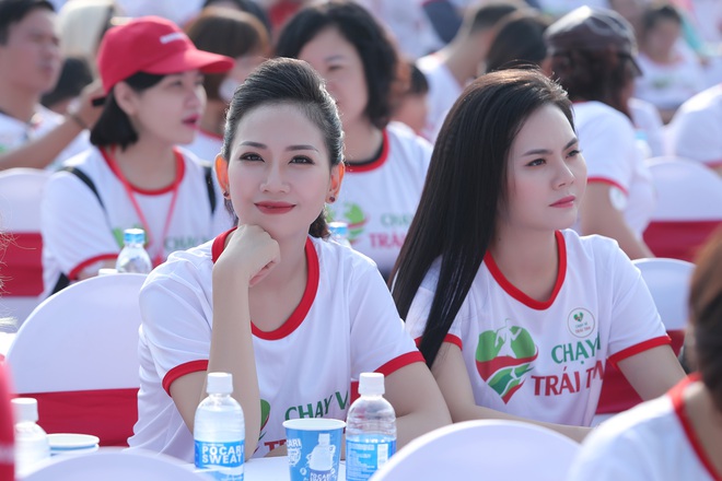 Ca sĩ Lương Nguyệt Anh và MC Mỹ Vân tham gia chạy bộ vì trẻ em bị bệnh tim - Ảnh 7.