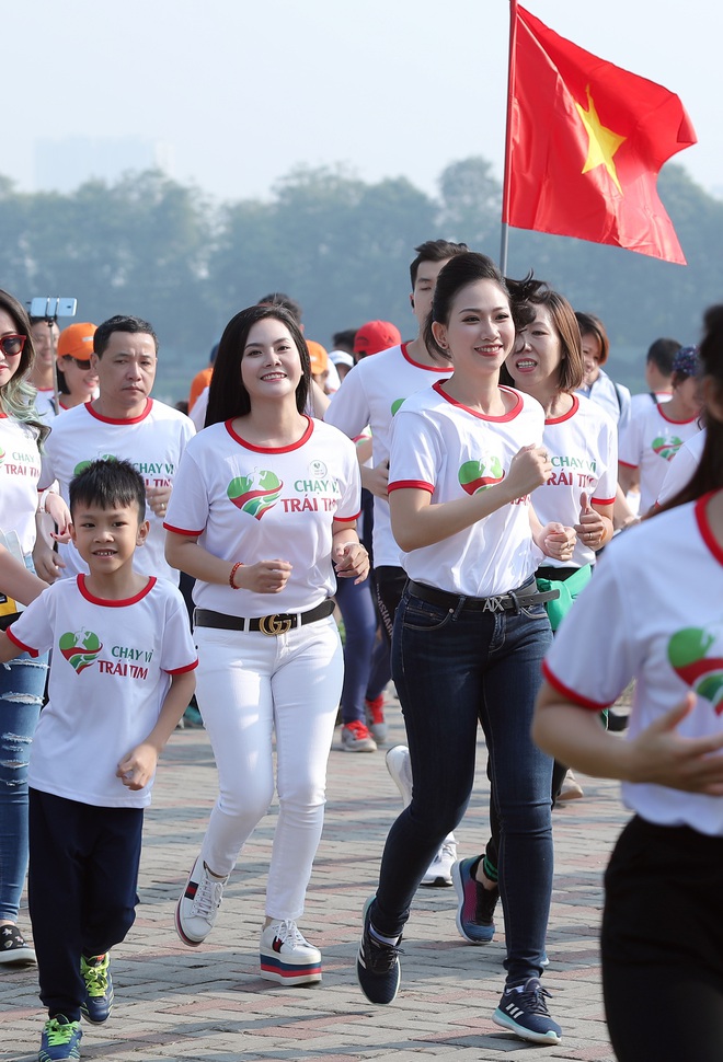 Ca sĩ Lương Nguyệt Anh và MC Mỹ Vân tham gia chạy bộ vì trẻ em bị bệnh tim - Ảnh 4.
