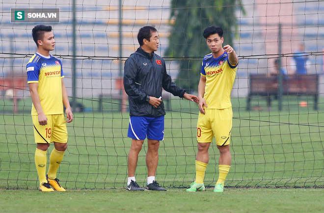 Công Phượng bắt cặp với Quang Hải trong buổi tập đầu; thầy Park tạm chia tay U22 Việt Nam - Ảnh 8.