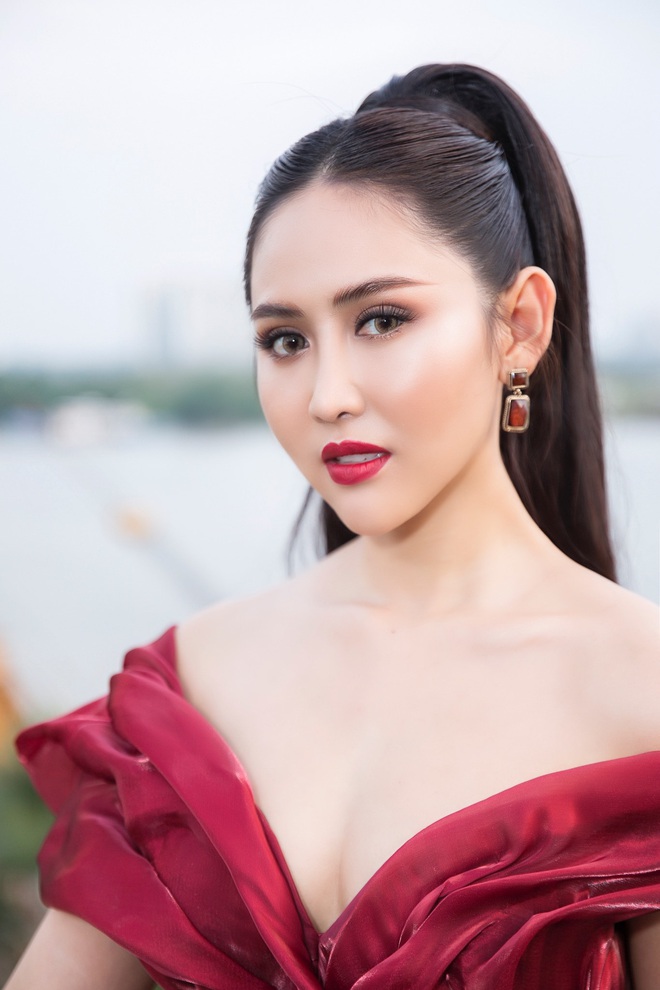 Á hậu Trúc Ny diện đầm đỏ lộng lẫy và gợi cảm - Ảnh 1.