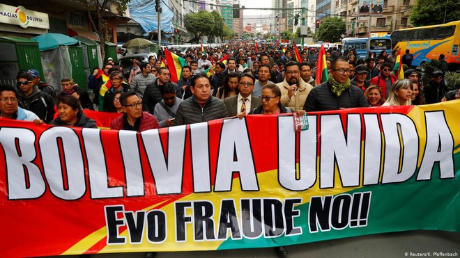 Cảnh sát và quân đội Bolivia phát lệnh bắt Tổng thống Evo Morales - Ảnh 3. Cảnh sát và quân đội Bolivia phát lệnh bắt Tổng thống Evo Morales - Ảnh 3.
