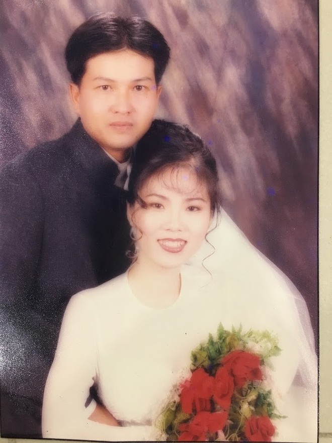 Đại gia thập niên 90 là đây: Chú rể cầu hôn bằng 7 phân vàng, chi 10 cây vàng tổ chức đám cưới, cô dâu thay 6 cái váy nhưng thân thế họ mới thật bất ngờ - Ảnh 5.