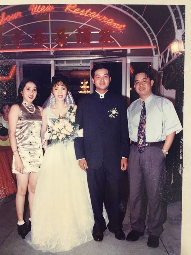 Đại gia thập niên 90 là đây: Chú rể cầu hôn bằng 7 phân vàng, chi 10 cây vàng tổ chức đám cưới, cô dâu thay 6 cái váy nhưng thân thế họ mới thật bất ngờ - Ảnh 6.