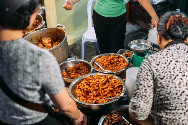 Quán cá kho nức tiếng, khách mua vài triệu một lúc là thường ở chợ Hàng Bè và chuyện giờ mới bật mí phía sau cái tiếng “bán cá mà kiêu” - Ảnh 11.