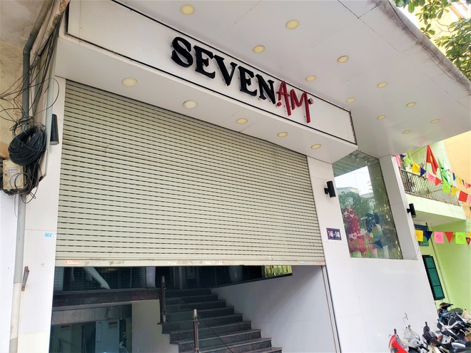 Sau bê bối cắt mác Trung Quốc gắn mác Việt, cửa hàng SEVEN.am Hà Nội đóng cửa im lìm  - Ảnh 1.