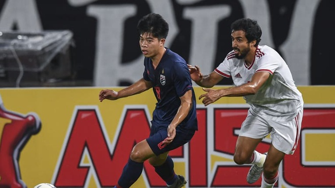 Học theo Iniesta, sao trẻ giúp Thái Lan nhấn chìm UAE được FIFA khen hết lời - Ảnh 2.