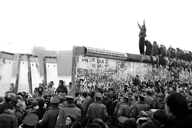 30 năm Bức tường Berlin sụp đổ: Gorbachev và kế hoạch bán CHDC Đức lấy viện trợ cứu cải tổ - Ảnh 5.