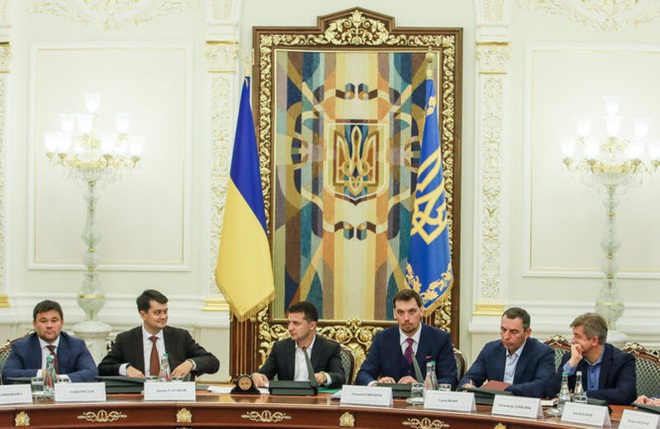 Tổng thống Ukraine bất ngờ sa thải người đại diện trong nội các - Ảnh 1.
