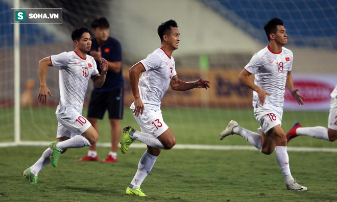 Công Phượng và tuyển Việt Nam rèn bài đặc sản, sẵn sàng chơi đòn hồi mã thương với UAE - Ảnh 4.