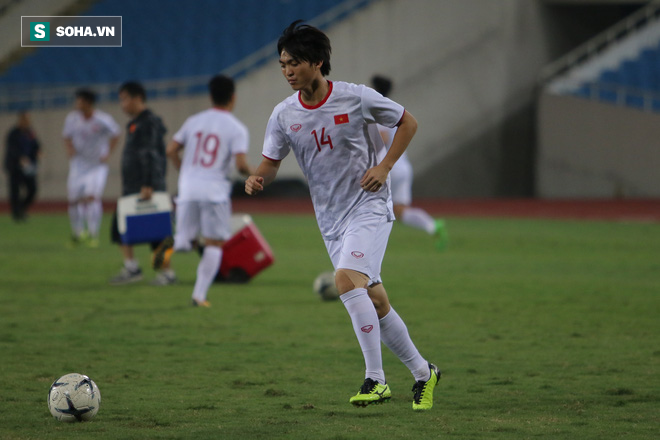 Công Phượng và tuyển Việt Nam rèn bài đặc sản, sẵn sàng chơi đòn hồi mã thương với UAE - Ảnh 6.