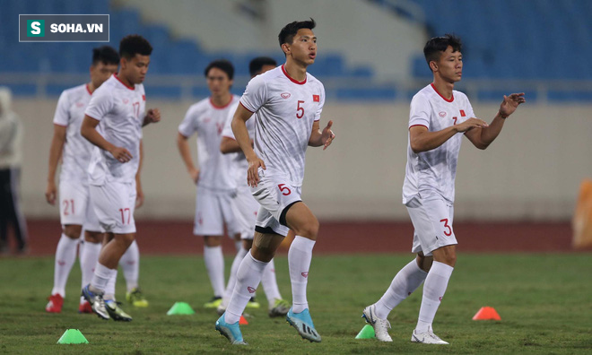 Công Phượng và tuyển Việt Nam rèn bài đặc sản, sẵn sàng chơi đòn hồi mã thương với UAE - Ảnh 3.