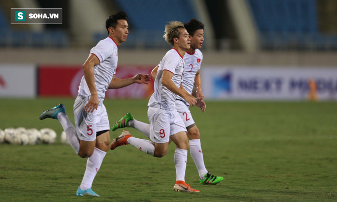 Công Phượng và tuyển Việt Nam rèn bài đặc sản, sẵn sàng chơi đòn hồi mã thương với UAE - Ảnh 5.
