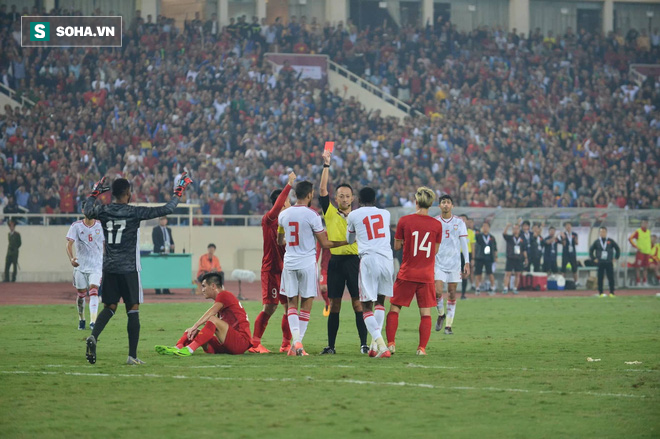 Bàn thắng và thẻ đỏ: Sự trùng hợp kỳ lạ giữa Tiến Linh với nhà vô địch World Cup 2010 - Ảnh 1.