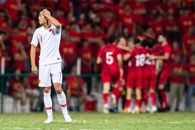 Vòng loại World Cup: Các đại gia sảy chân, Việt Nam tỏa sáng trong ngày ĐNÁ bùng cháy - Ảnh 2.