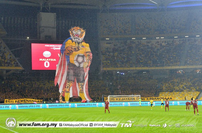 Thua ngược cay đắng, Thái Lan còn bị Ultras Malaysia xát thêm muối theo cách không ngờ - Ảnh 1.